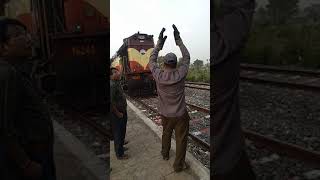 preview picture of video 'Coupling WDM3A II Puri-Gunupur Passenger II Gunupur Railway station'