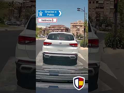 Me da en el espejo, se da a la fuga lo para la policia y va drogado - Dashcams España