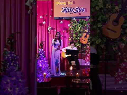 Thể hiện bởi Minh Oanh