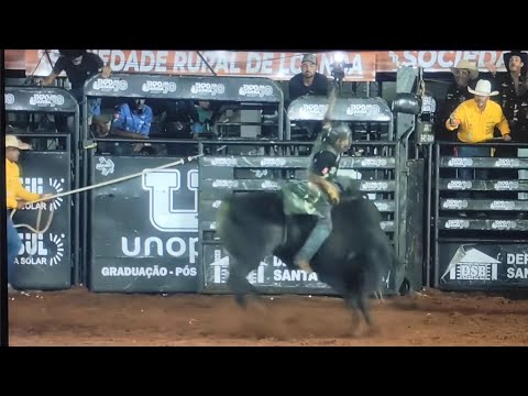 Grande final em touros de LOANDA PR 