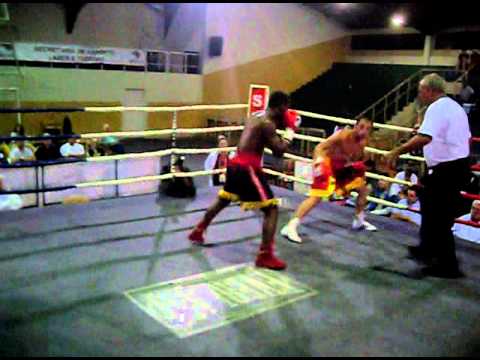 Daniel Souza Santos VS Rodolfo Frans/Categoria: Light Welterweight/location:Baby Barioni-14/12/2010