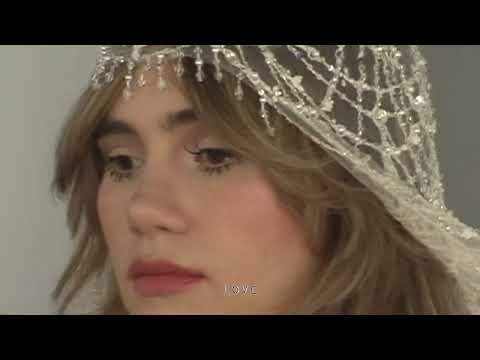 Suki Waterhouse - Legendary (Official Lyric Video)