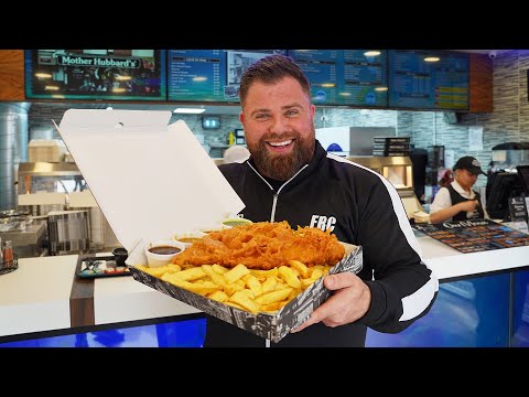 Fish & Chips tão GRANDE que é servido em uma CAIXA DE PIZZA | Food Review Club