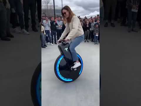 🔴 Woman  Rides Tesla One Wheel Motorcycle! So Stable! ⚡😍