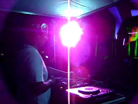 Dj TroLL playing on Mahatma Weekend Festival - Bariri . SP (11/04/2009)