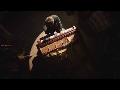 Carlos Cipa – Circulate (Official Music Video)