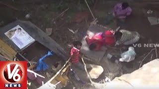 Massive Road Accident | Auto fell into Well | 1 Dead - Karimnagar (02-09-2015)