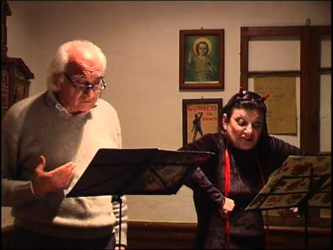 Dolore al dolore alla spalla e al collo Anca e stretching