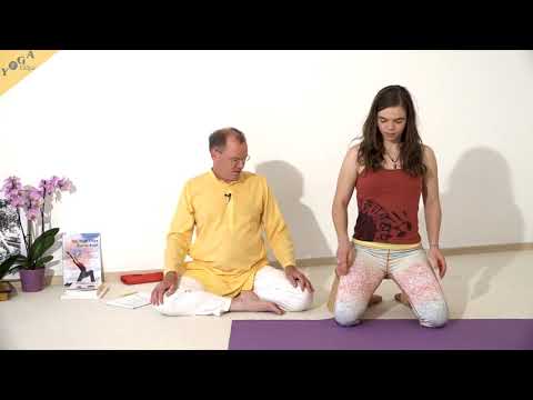 Fersensitz auf Kniebänkchen - Yoga Asana Lexikon