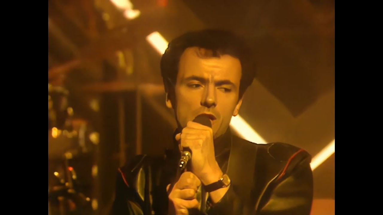 THE STRANGLERS - Golden Brown (#2) Top Of The Pops 30th December 1982 - HD Quality. - YouTube
