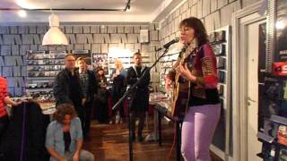 Martha Wainwright - Can You Believe It? (live instore @ Bengans Sthlm)