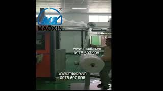 Máy làm nắp cốc PP,PET,PS và robot gắp tự động