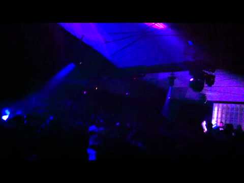 Hernan Cattaneo plays Nikko. Z & Chris Mozio - 7.5 Löffel Sugar [Lowbit]