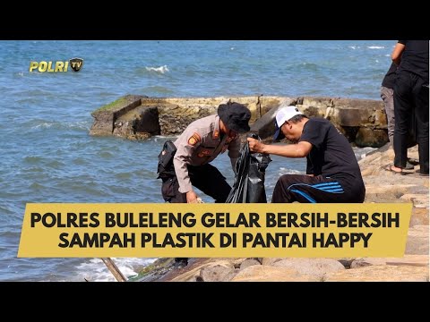 POLRES BULELENG BERSIH-BERSIH SAMPAH PLASTIK DI PANTAI HAPPY