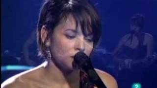 LIGHT AS A FEATHER ~ NORAH JONES live at Ancienne Belgium 2010