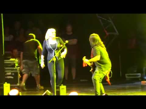 VALERIA LINCH Y MARYA HARD ROCK...Amame en camara lenta...Villa Maria  Argentina 2018 HD.