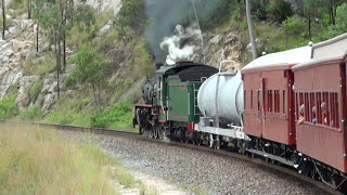 preview picture of video 'Biloela steam train 2011 part 1'
