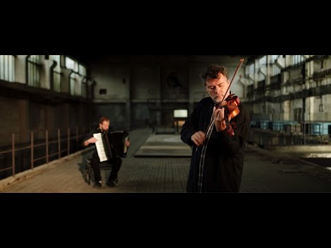 Pomozte nám uvést album "300 vlaků" do světa!