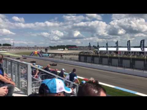 Lambo Gallardo gets eaten by F1 cars