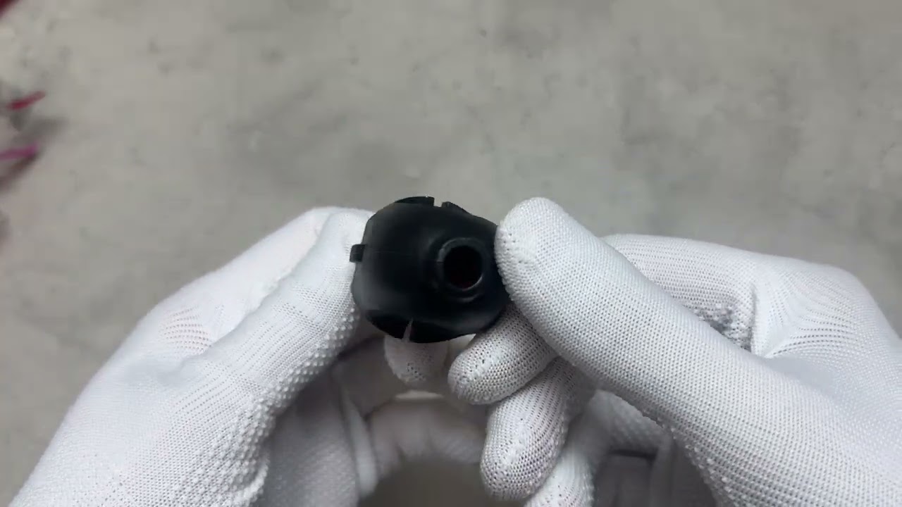 Вилка без заземления штепсельная NX1102 NEOMAX черная