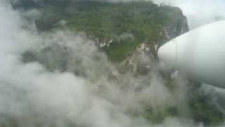 preview picture of video 'Bush Flying - BN2 Islander Landing at Kabwum, Papua New Guinea'