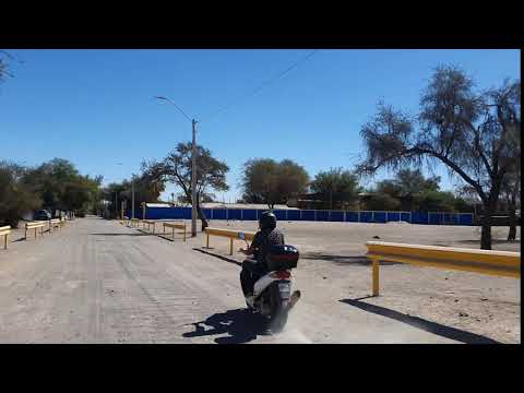 Enseñando en Motocicleta por La Tirana