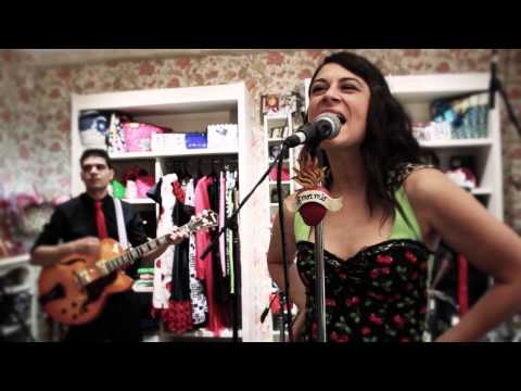 download lagu mp3 mp4 Radio Lulu Leon, download mp3 Radio Lulu Leon free downloadn, video klip Radio Lulu Leon