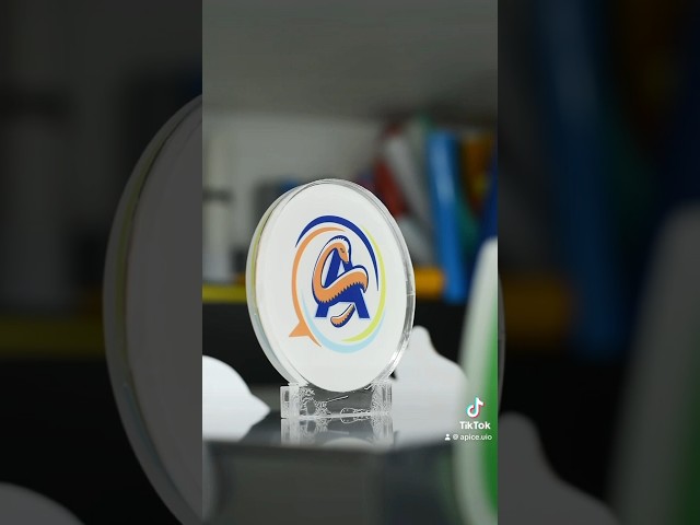 Vídeo relacionado con Wanapix | Trofeo Personalizado con Nombre y Texto | Cristal Grabado (Escala de Grises) | Premio Personalizado | Redondo 10x11 cm | Incluye Estuche para Guardar | Jubilación