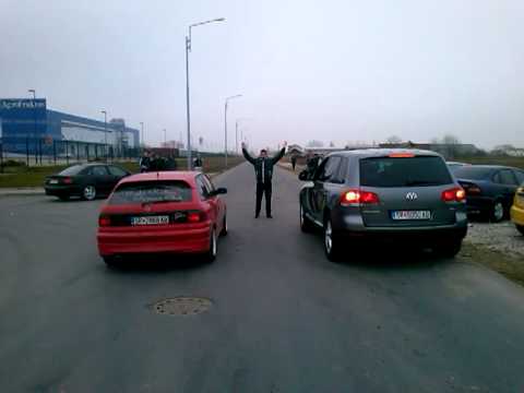 Opel Astra gsi vs VW Touareg 5.0 (lpx)