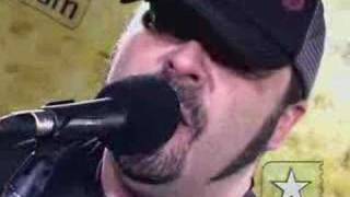 Hateen toca  "Quem já perdeu um sonho aqui?" no Estúdio Showlivre