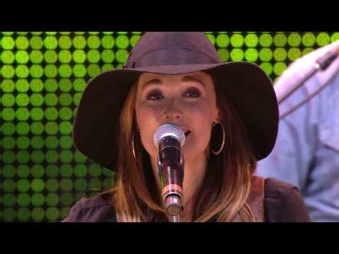 Kacey Musgraves - Follow Your Arrow (Live at Farm Aid 2013)