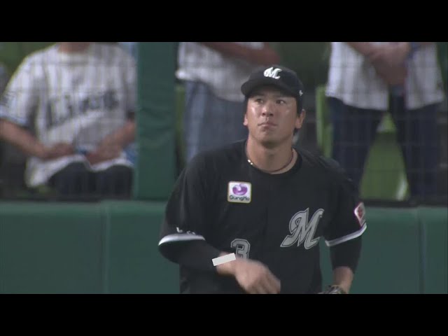 【4回裏】今夜は守備でチームを救う!! マリーンズ・角中勝也 フェンスを恐れず掴み取る!! 2023年7月25日 埼玉西武ライオンズ 対 千葉ロッテマリーンズ