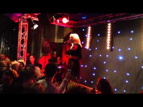 Marga Bult voor COC Zwolle tijdens Straatfestival 2011