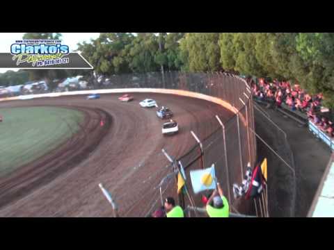 Junior Sedans - Heat 4 - Kingaroy Speedway - 07.12.13