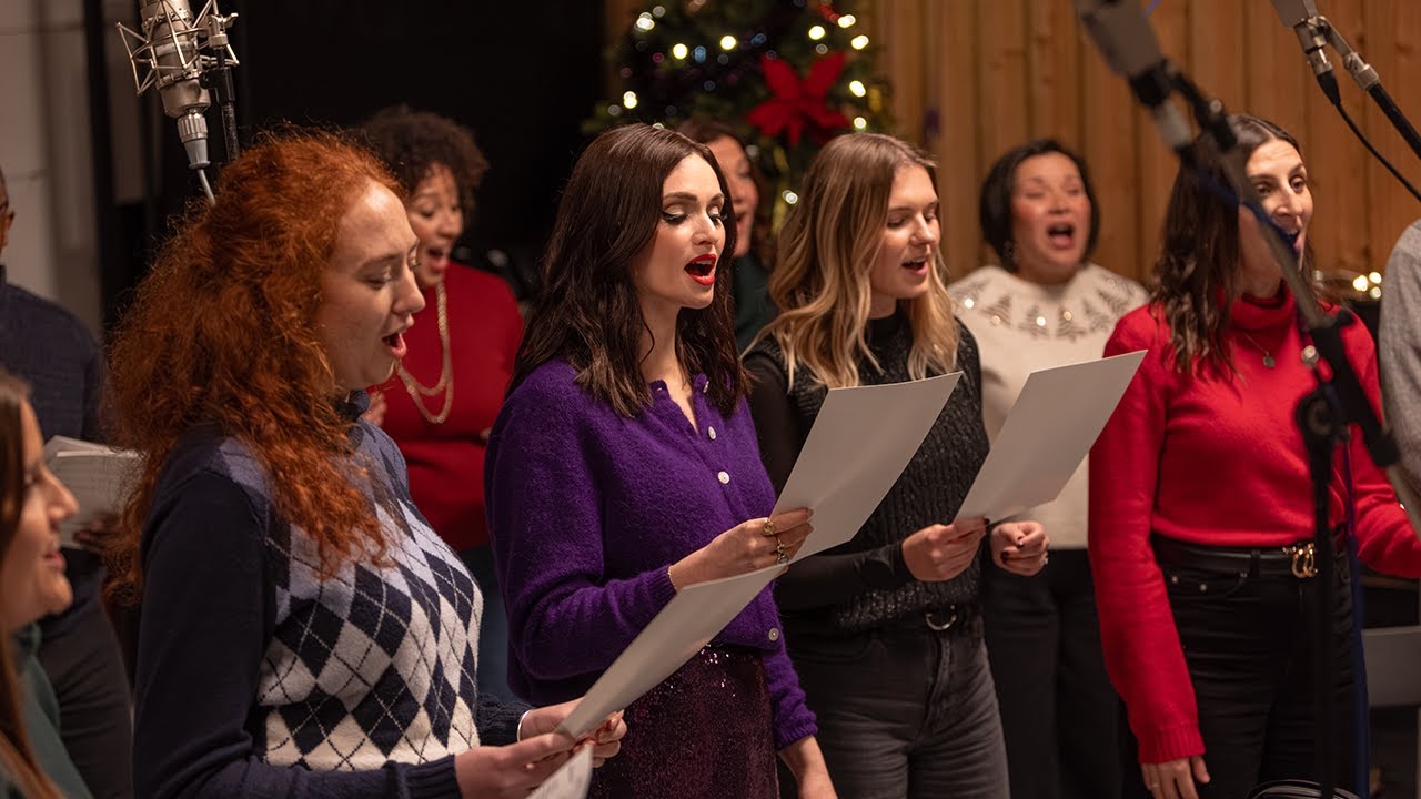 Season's Eatings: Watch as Sophie Ellis-Bextor surprises the Ocado Christmas choir! - YouTube
