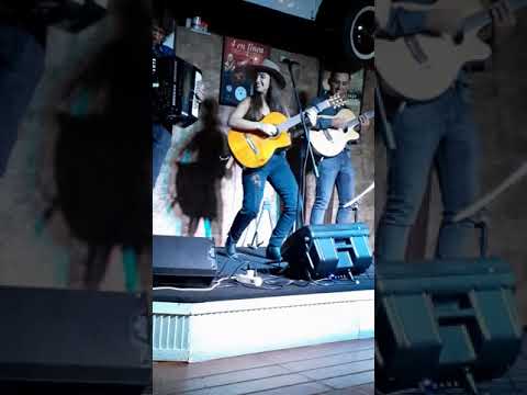 Catherine Vergnes NACI DE UN RIO