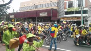 preview picture of video 'Celebración del triunfo de Colombia 2-1 Sobre costa de Marfil Barrio Calima, Cali - Colombia'
