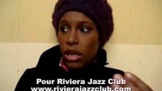 Sandra Nkake pour Riviera Jazz Club par Frédérica Randrianome.