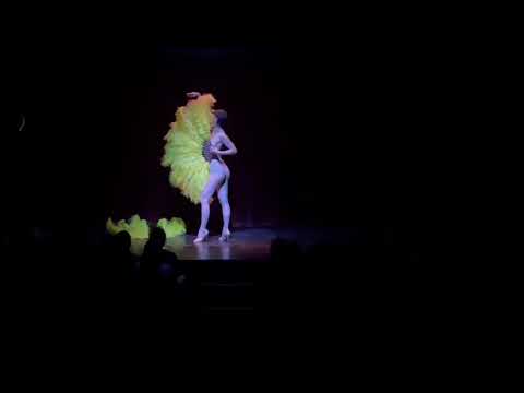 My Only Fans act, Sucre d'Orge burlesque fan dance