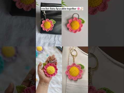 Full Tutorial Uploaded 🌼 #crocheting #daisy #keychain #beautiful #cute #gift #crochettutorial