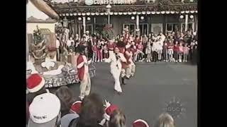 Raven-Symoné &quot;Backflip&quot; Live at Walt Disney World Christmas Day Parade (2004)