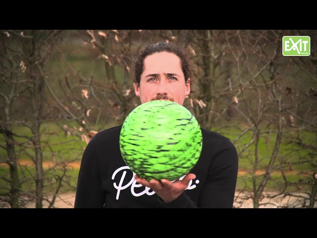 Vídeo relacionado con Global Gizmos 55629 Arcade - Aro de Baloncesto para Uso en Interiores y Exteriores, fácil de Montar, 2 Bolas y Bomba Incluidas, 86 cm x 46 cm x 139 cm