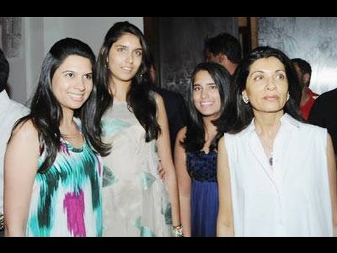 download lagu mp3 mp4 Leana Mallya Photos, download lagu Leana Mallya Photos gratis, unduh video klip Leana Mallya Photos