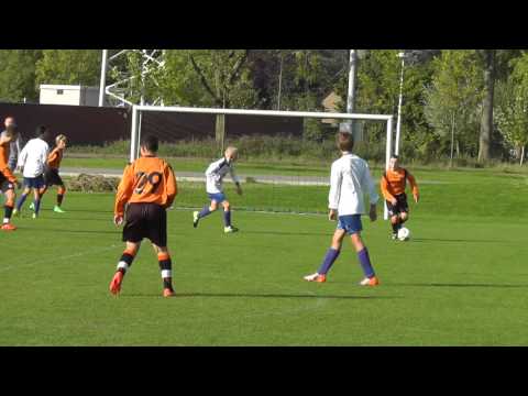 10 okt 2015 V.V. De Meern C2 - Hertha C1 com 3-1 Goed uitkomen Marnix en redding keeper Hertha