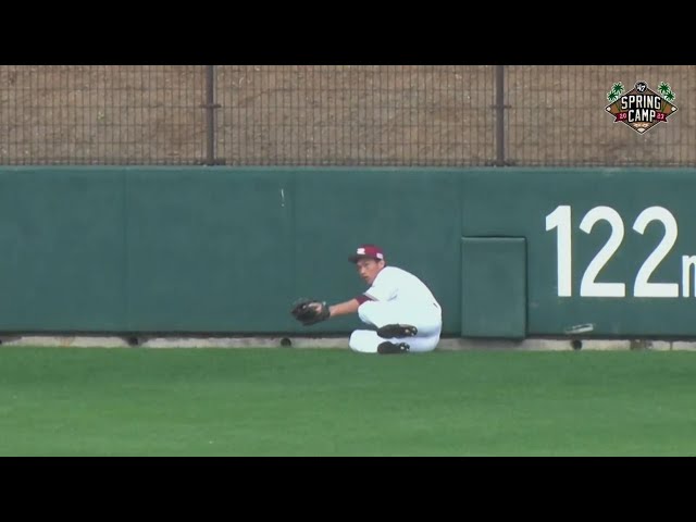 【練習試合】フェンス際でジャンピングキャッチ!! イーグルス・吉野創士 長打を防ぐ好守を見せる!!  2023年2月14日 東北楽天ゴールデンイーグルス 対 北海道日本ハムファイターズ