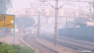 preview picture of video 'GZB WAP-7 "VARUN" With NCR Pride PRAYAGRAJ Express Knocks Manauri In Early Foggy Morning!!'