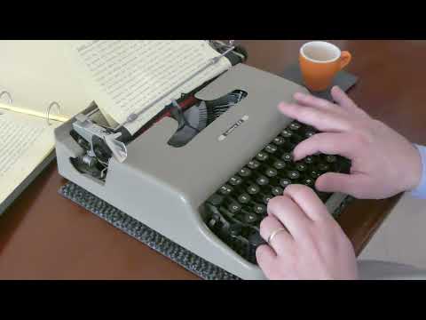Coffee and Typewriter. Olivetti Lettera 22