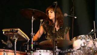 Bat For Lashes - What&#39;s A Girl To Do? (Glastonbury 2009)