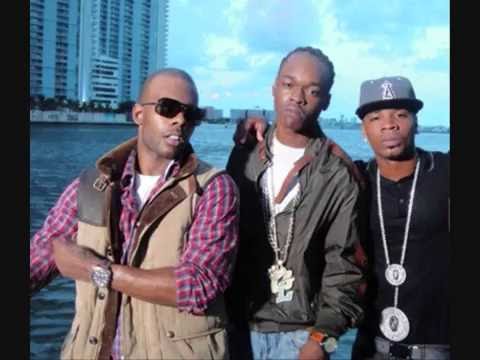 Hurricane Chris Ft. Mario - Headboard (lyrics)