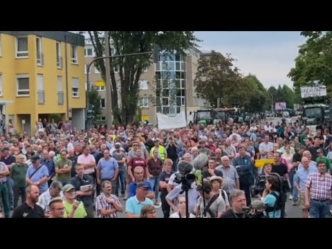 Landwirte protestieren vor dem Bundeslandwirtschaftsministerium in Bonn Germany NRW 15.08.2022